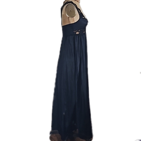 VTG long black lacy nylon chemise dress - Picture 5 of 11